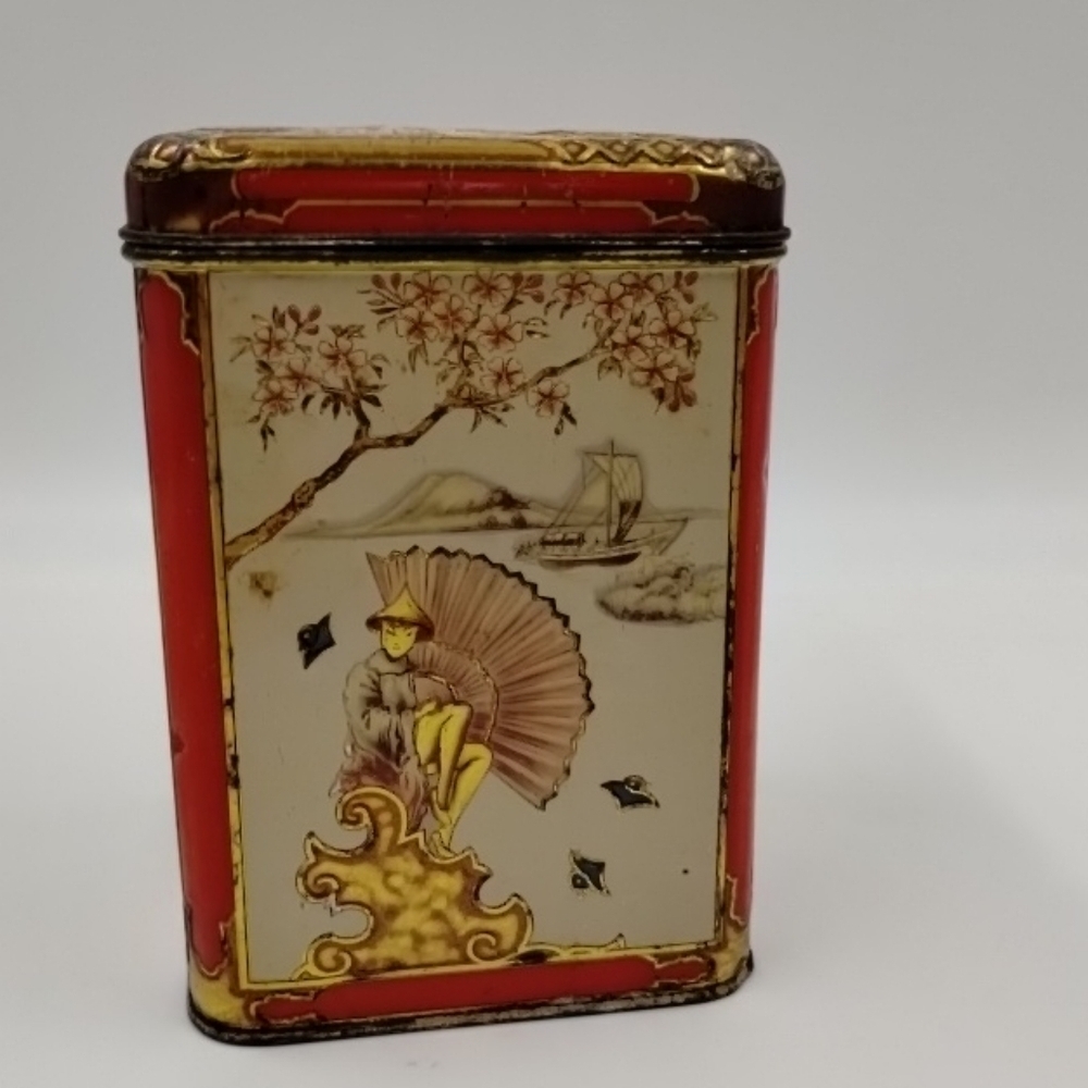 Chinese Oriental  Design Tin Hinged Box  / Made in Holland Lithograph Vintage
